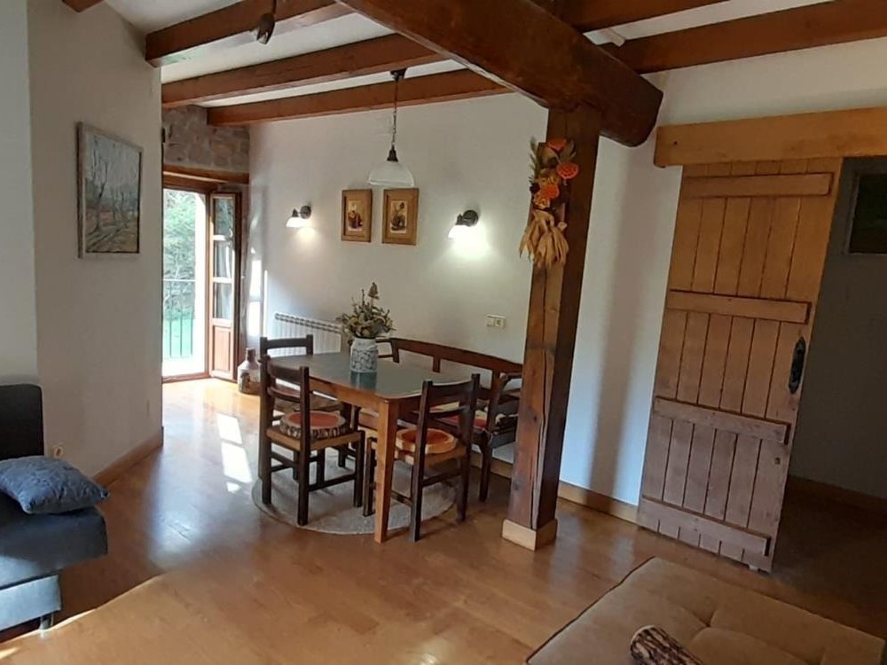https://turismodenavarra.com/wp-content/uploads/2025/06/Casa-rural-Fuentehermosa-2-300x225.jpeg?wpId=37255