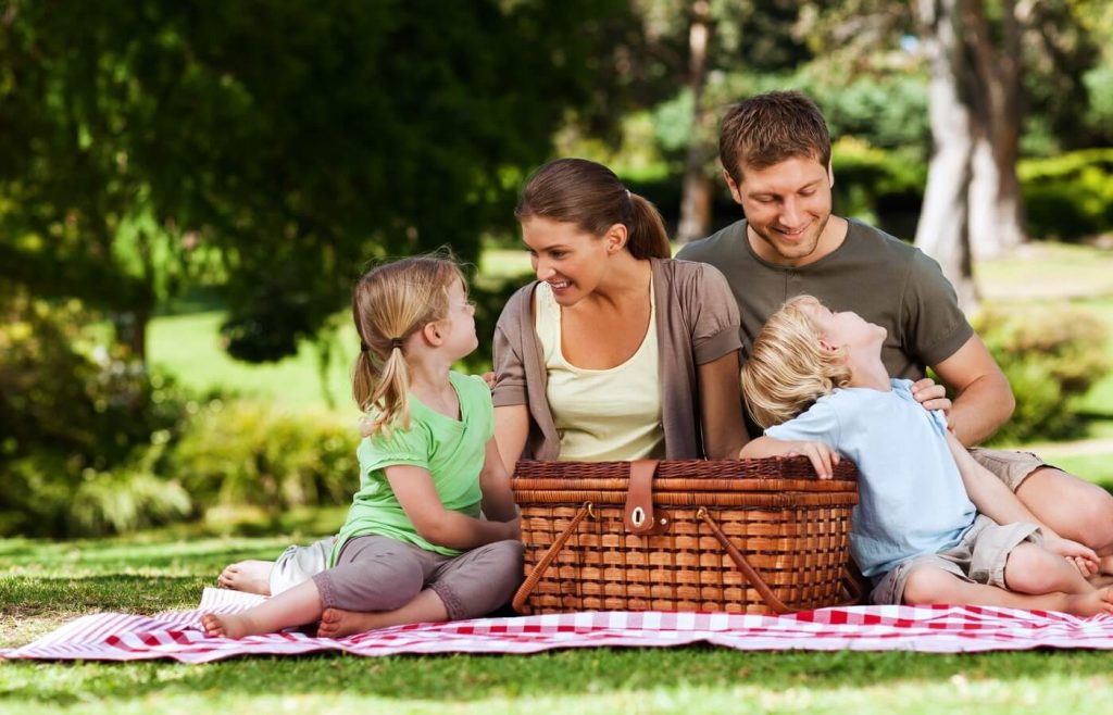 Comer al aire libre con peques