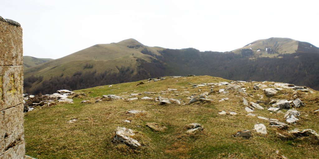 Ruta a la cima del Adi