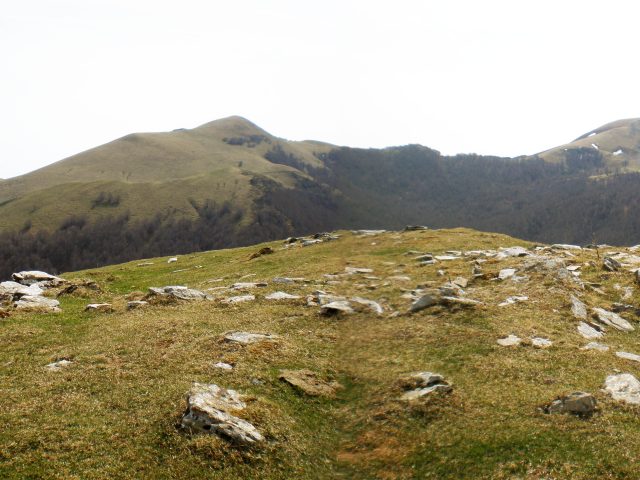 Ruta a la cima del Adi