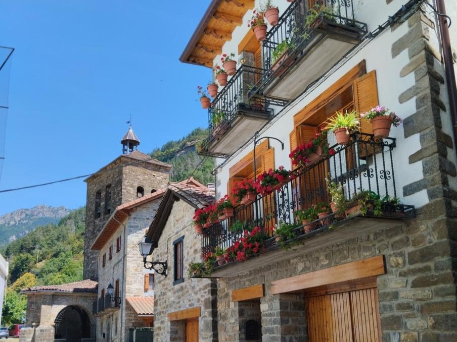 Descubre la Cueva del Ibón y Pirineo navarro